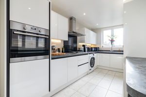 Kitchen/Breakfast- click for photo gallery